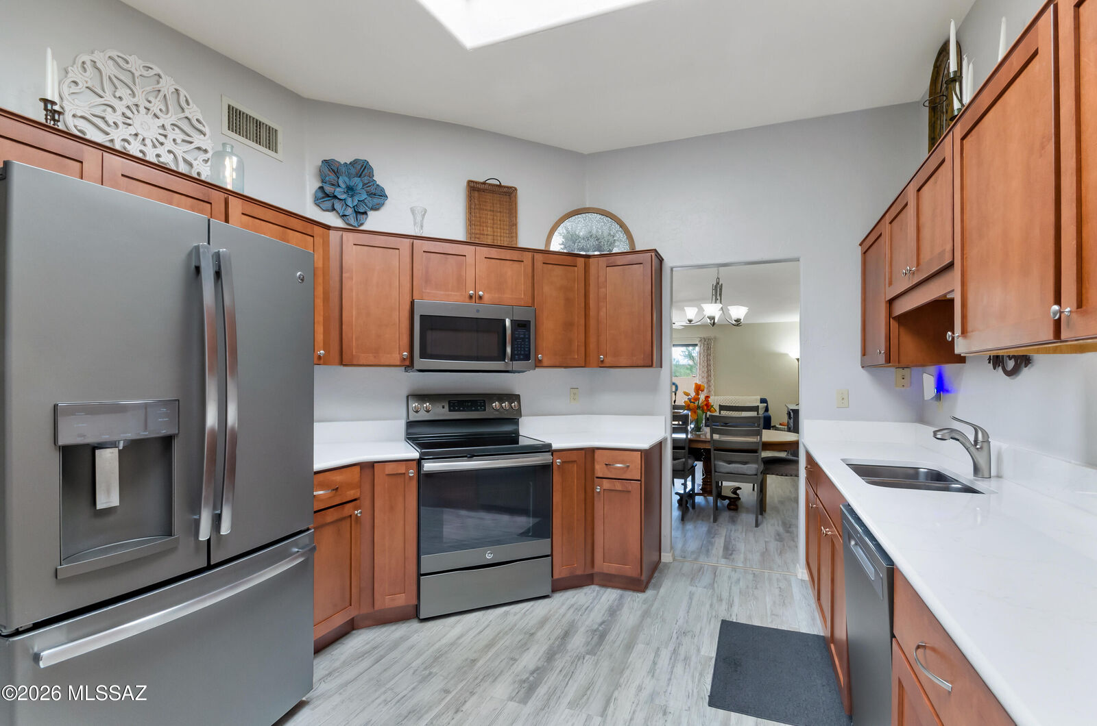 Property Photo:  709 W Sunlight Lane  AZ 85704 