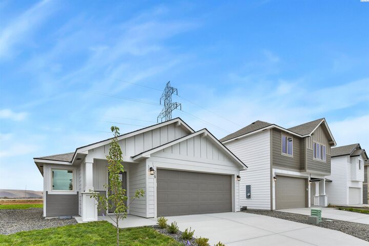 Property Photo:  219 N Dewberry Pl  WA 99336 