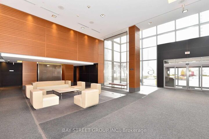 Property Photo:  125 Village Green Square 2305  ON M1S 0G3 