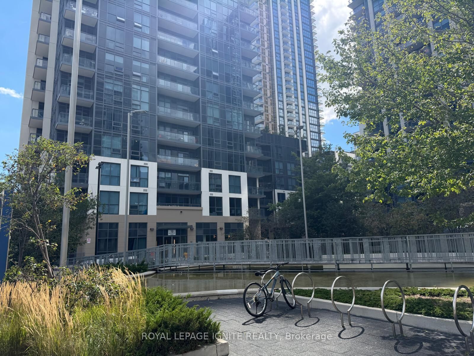 Property Photo:  10 Meadowglen Place 310  ON M1G 0A8 