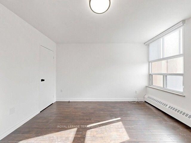 Property Photo: 360 Ridelle Ave Avenue 2301 ON M6B 1K1