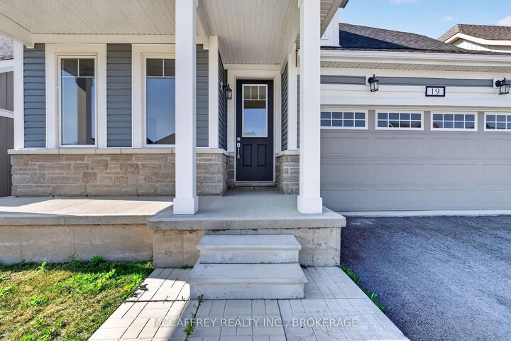 Property Photo:  19 Oakmont Drive  ON K0H 1G0 