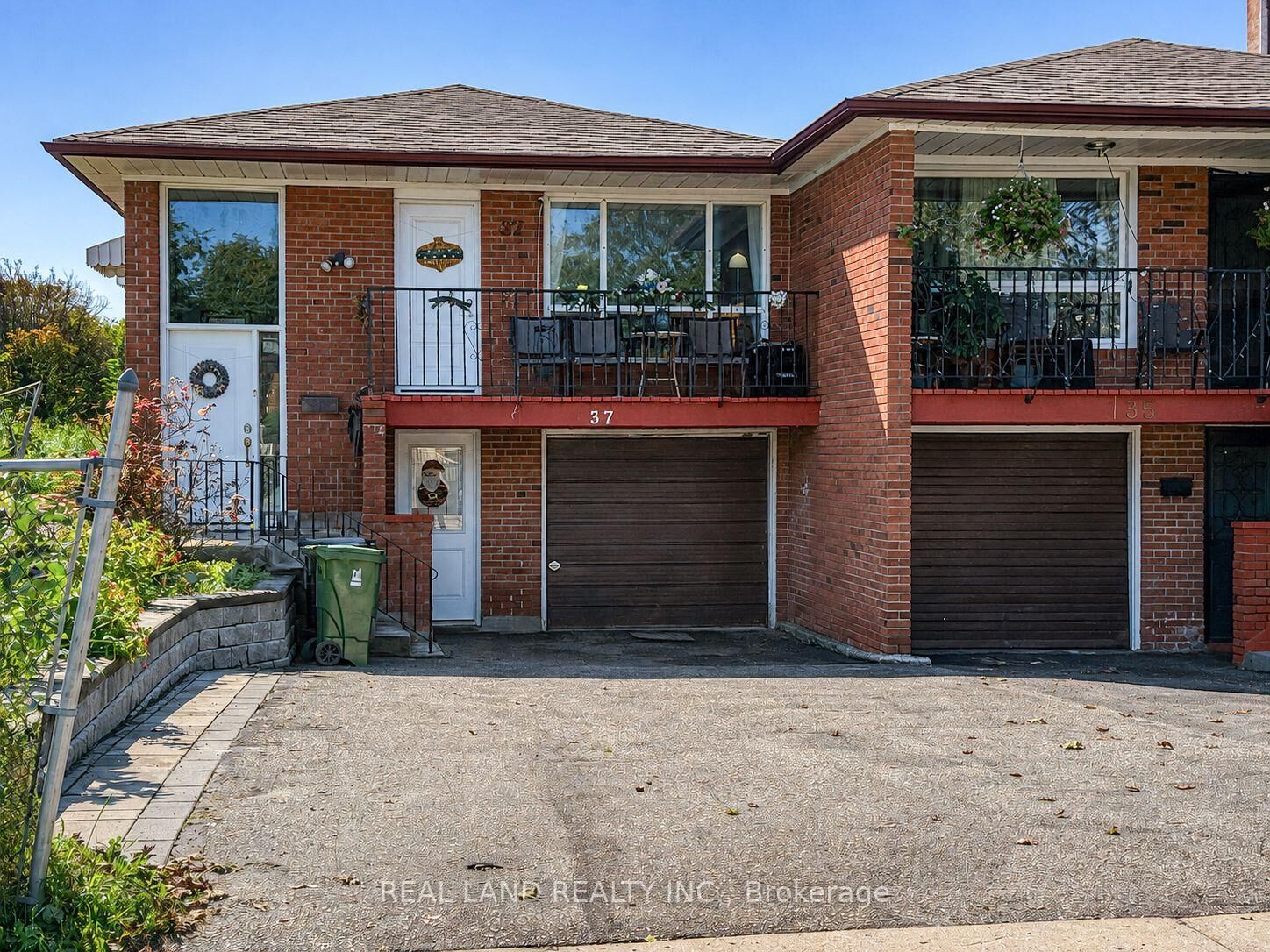 Property Photo: 37 Pawnee Avenue ON M2H 3C6