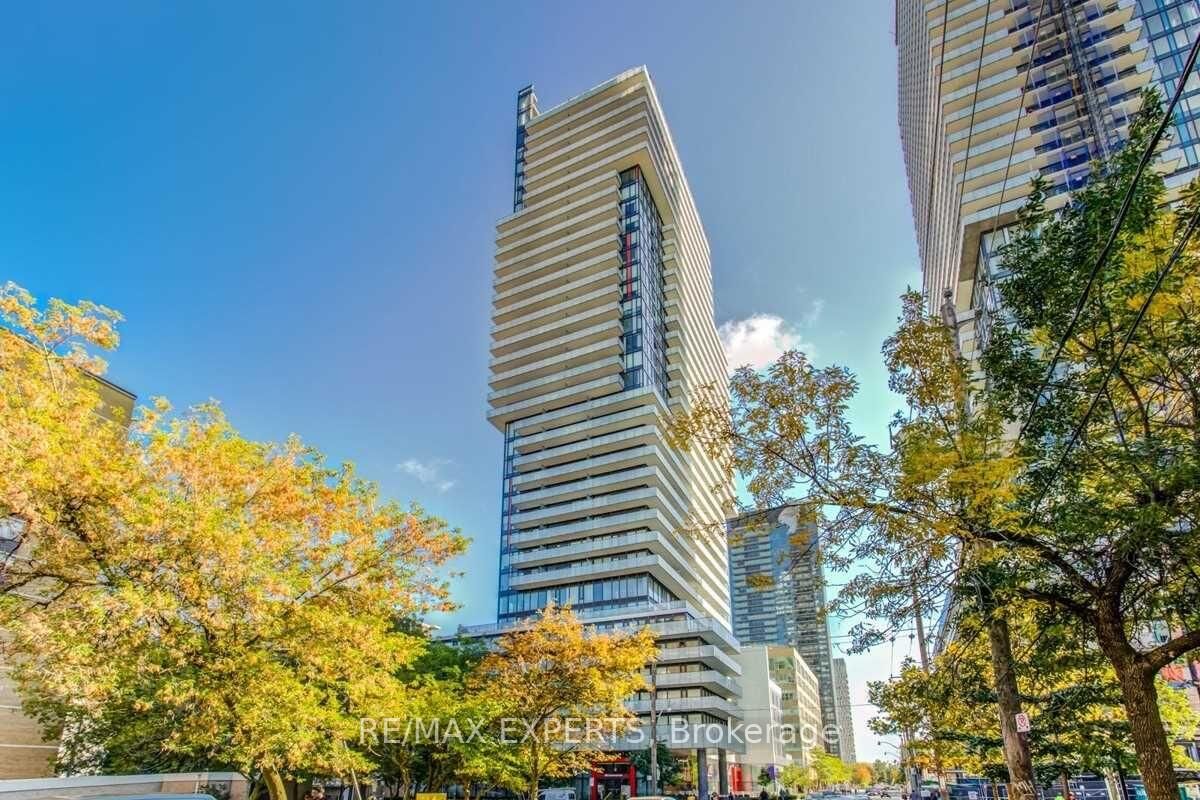 Property Photo: 185 Roehampton Avenue 501 ON M4P 0C8