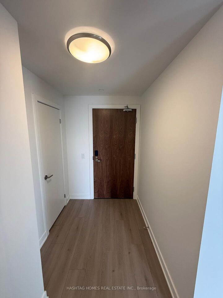 Property Photo:  25 Wellington Street 810  ON N2G 0G5 