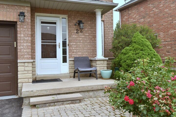 Property Photo:  22 Moore Crescent  ON L9G 4Z5 