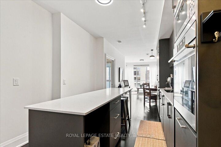 Property Photo:  88 Cumberland Street 1201  ON M5R 0C8 