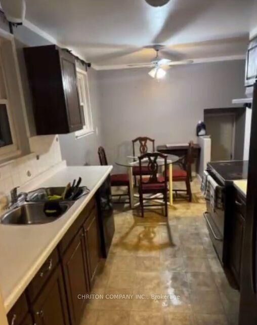 Property Photo:  566 Chantenay Drive Upper  ON L5A 1G2 
