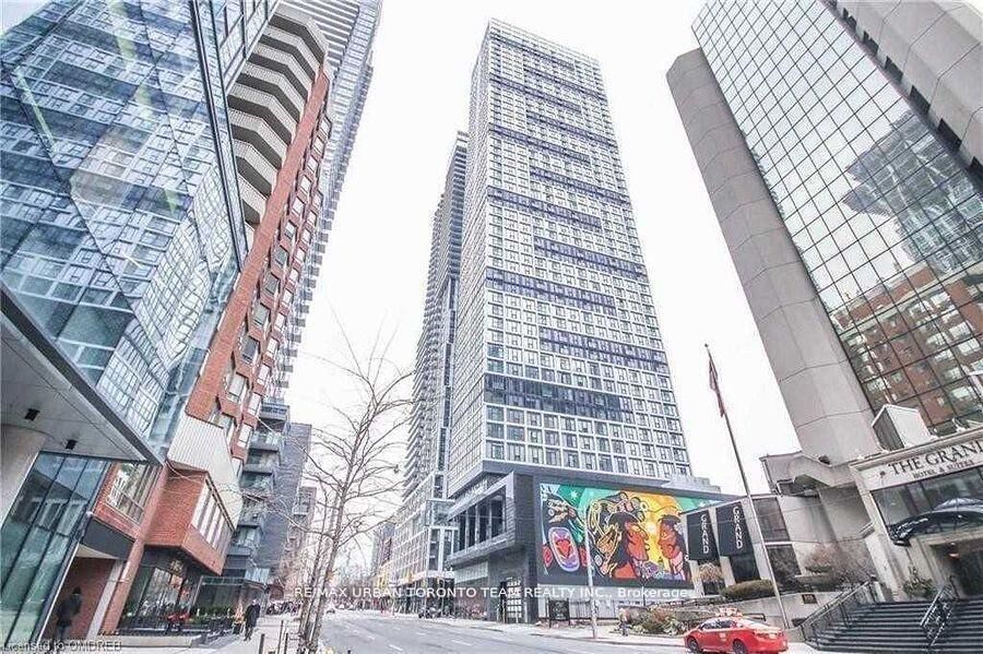 Property Photo:  181 Dundas Street E 3707  ON M5A 0N5 