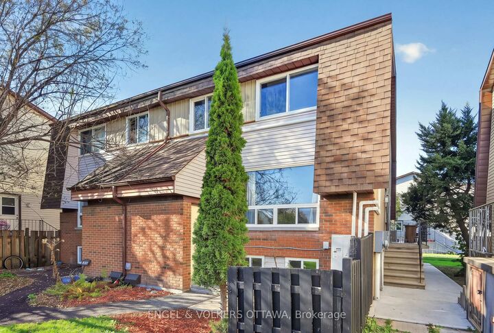 Property Photo: 29 Woodvale Green Drive B ON K2G 4H3