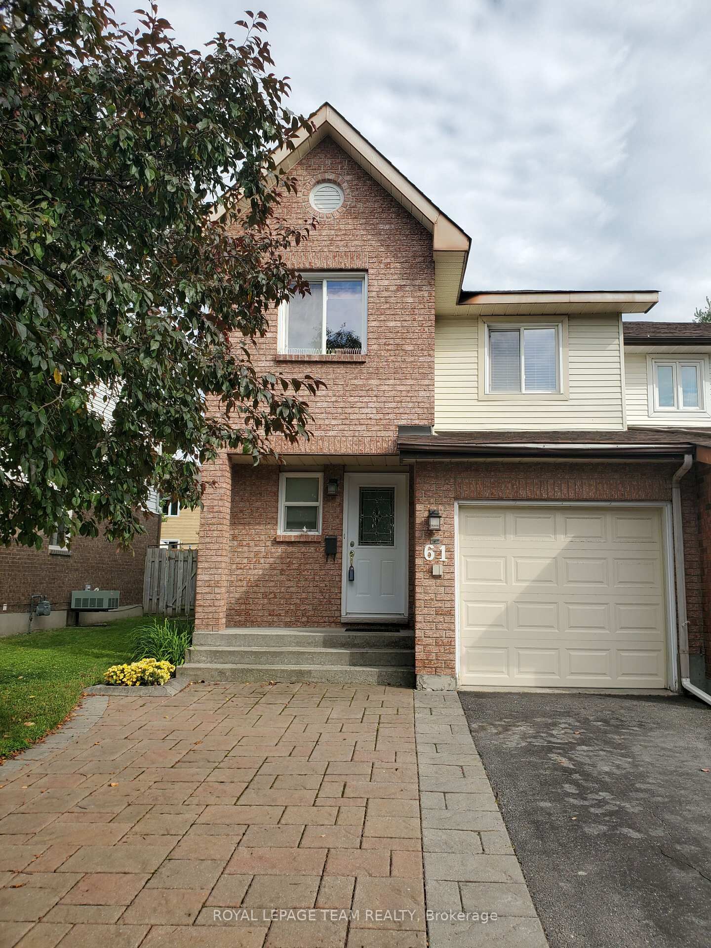 Property Photo:  61 McGibbon Drive  ON K2L 4A6 