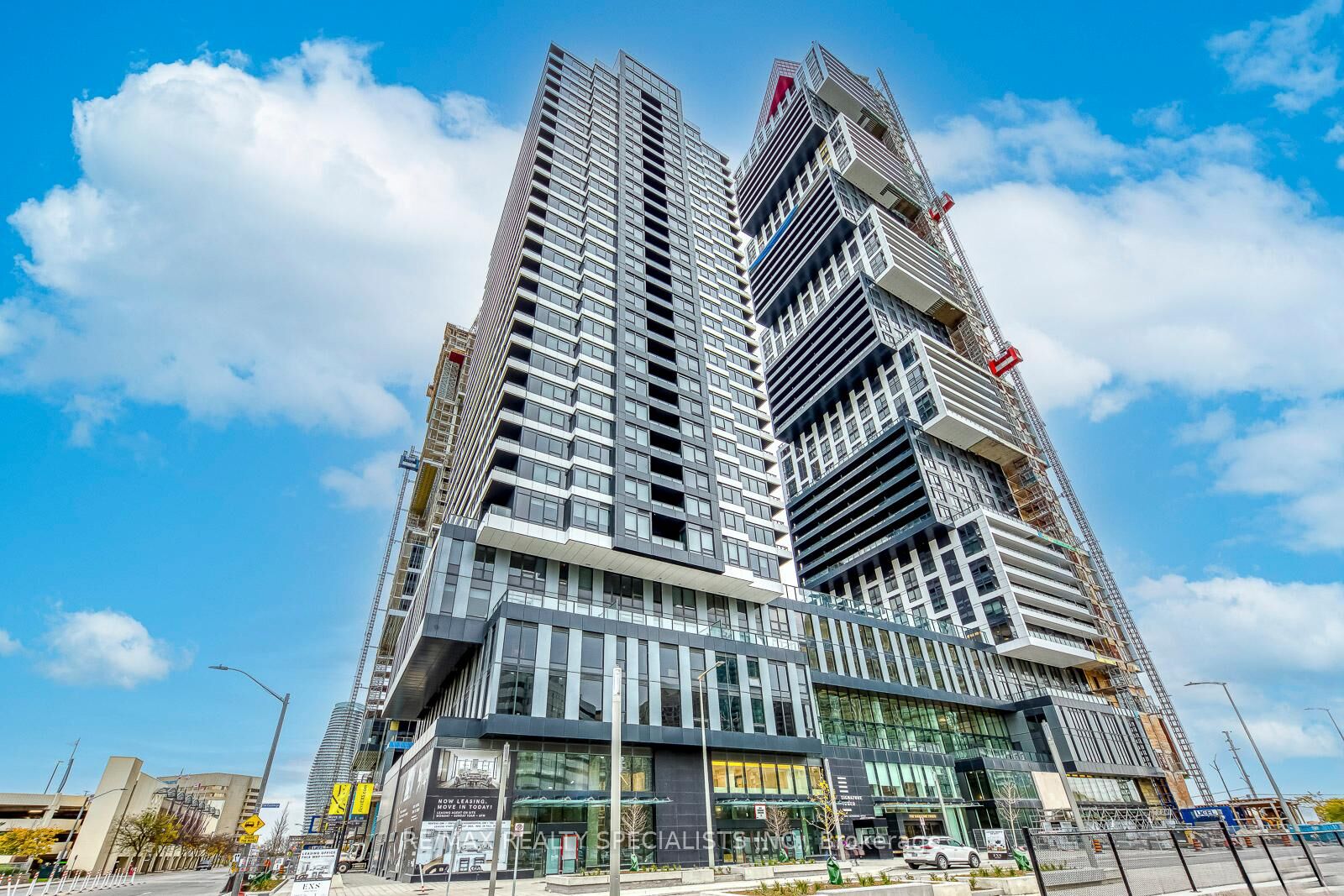 Property Photo:  4015 The Exchange N/A 4102  ON L5B 0N9 