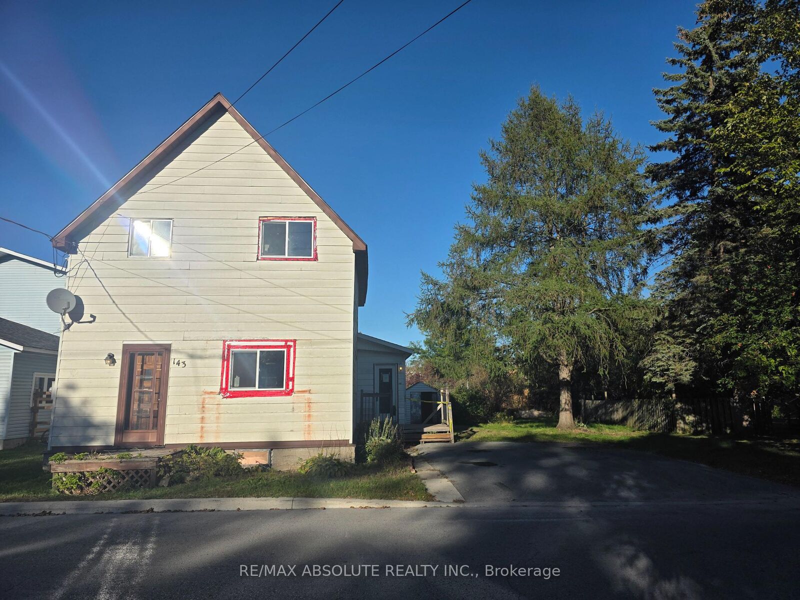 Property Photo:  143 Park Avenue  ON K7C 2H2 
