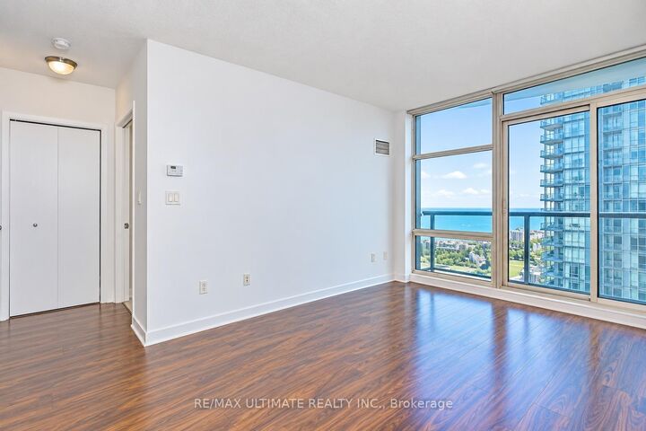 Property Photo:  35 Mariner Terrace 4601  ON M5V 3V9 
