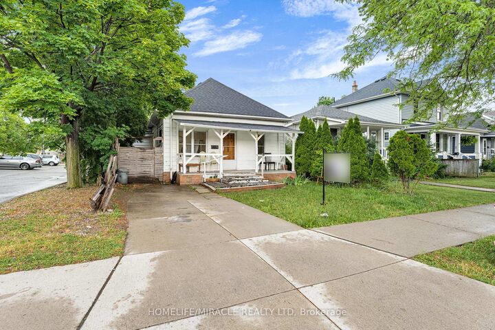 Property Photo: 908 Windsor Avenue ON N9A 1K2