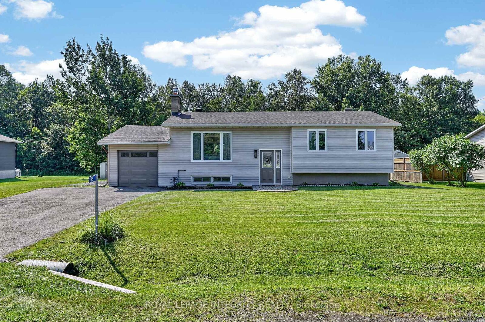 Photo de la propriété:  195 Francois Street  ON K4B 1J8 