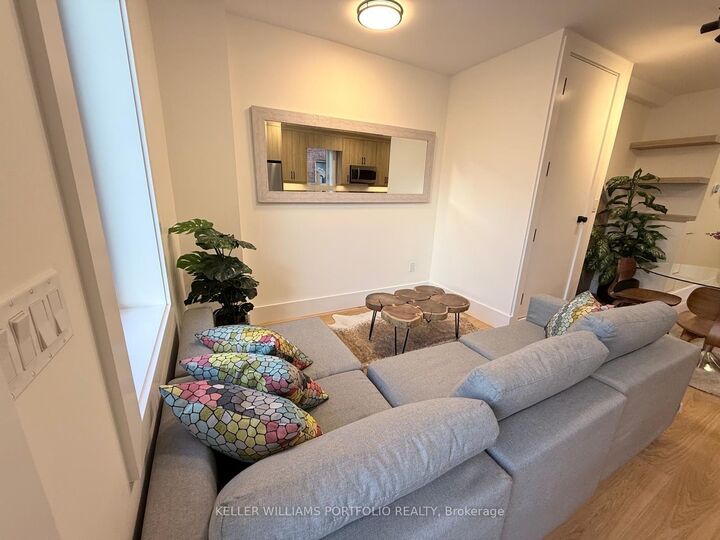 Property Photo:  173 Beatrice Street Main Fl  ON M6G 3E9 