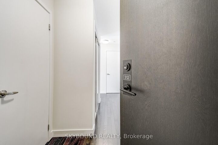 Property Photo: 210 Sabina Drive 312 ON L6H 0W6