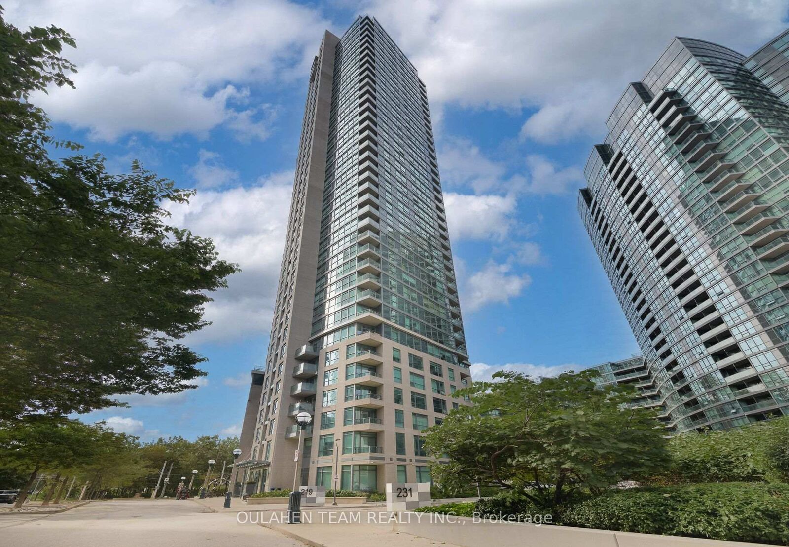 Property Photo:  219 Fort York Boulevard 304  ON M5V 1B1 