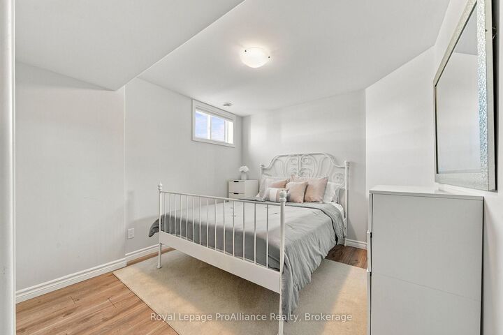 Property Photo:  18 Covington Crescent  ON K8N 0L1 