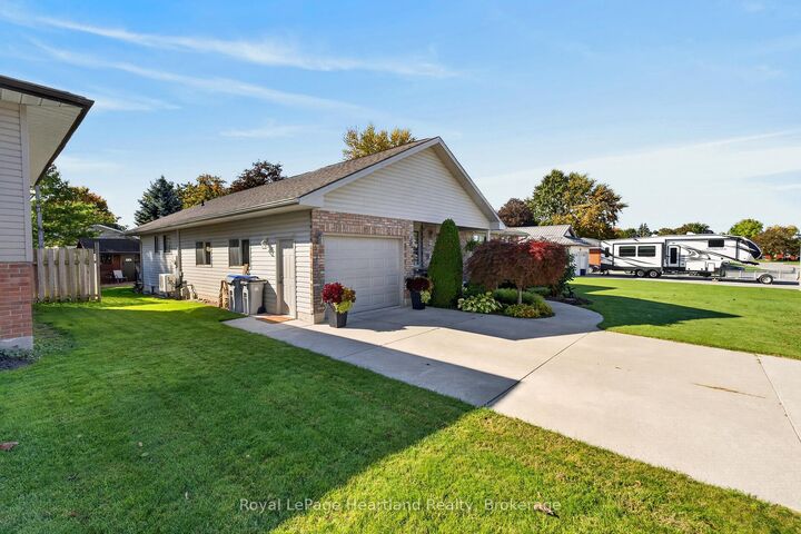 Property Photo:  9 Sherwood Crescent  ON N0M 1S1 