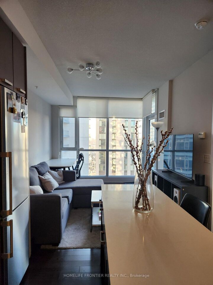 Property Photo:  295 Adelaide Street W 3211  ON M5V 0L4 