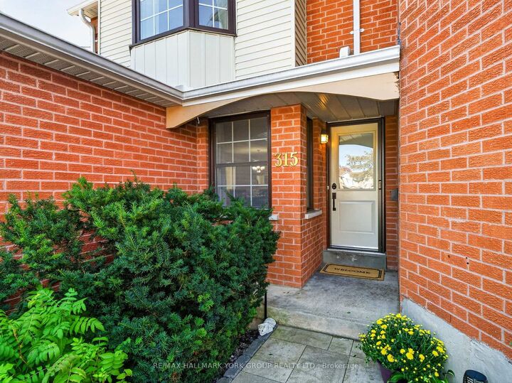 Property Photo: 315 Wilkes Court 32 ON L4G 6G7