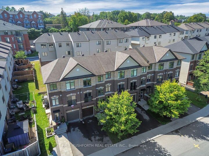 Photo de la propriété:  243 Eric Czapnik Way  ON K1E 0B4 