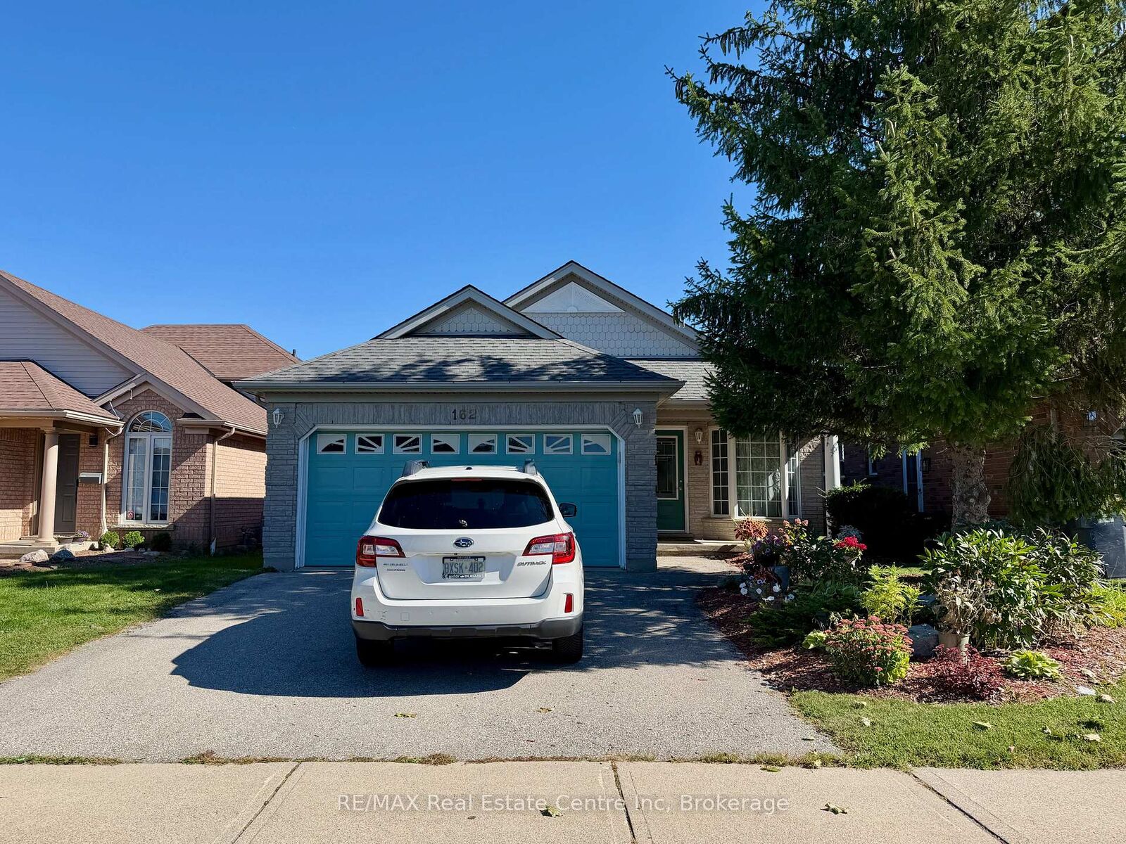 Property Photo:  162 Clairfields Drive W  ON N1G 5A3 