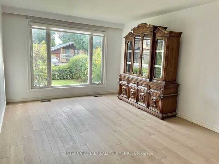 Property Photo:  198 Waterloo Avenue  ON M3H 3Z2 
