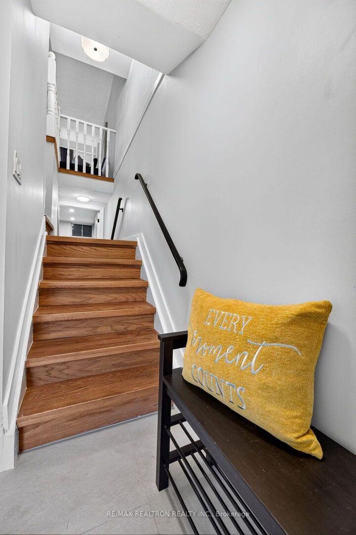 Property Photo:  1185 Birchmount Road 5  ON M1P 2C1 