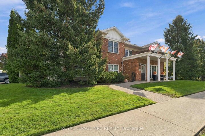 Property Photo:  4090 John Charles Boulevard 104  ON L0R 2C0 