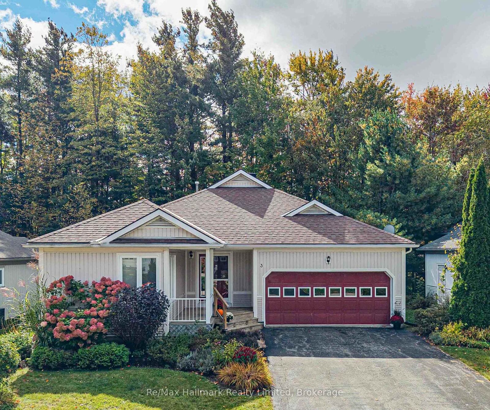 Property Photo:  3 Woods Hollow  ON P1P 1Y7 