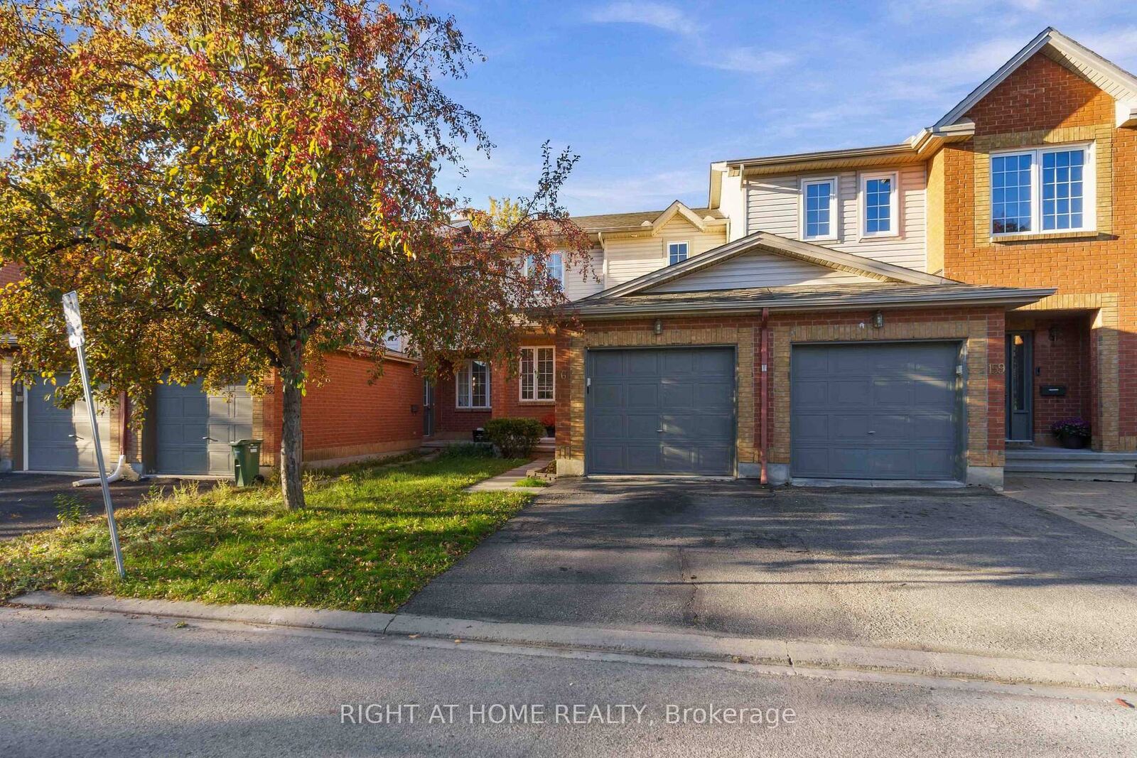 Property Photo:  161 Kinross Private  ON K2K 3P8 