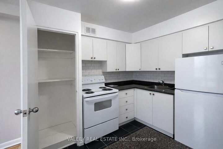 Property Photo:  42 Thorncliffe Park Drive 207  ON M4H 1K1 