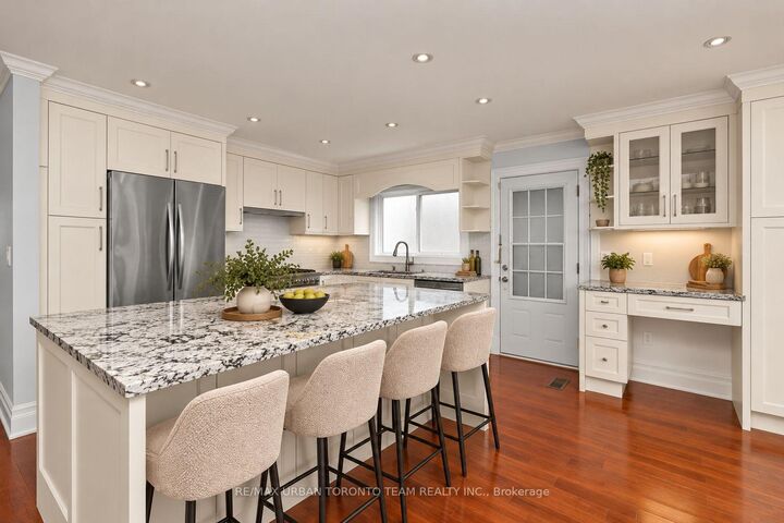 Photo de la propriété:  23 Wishart Place Main  ON M3L 1P9 
