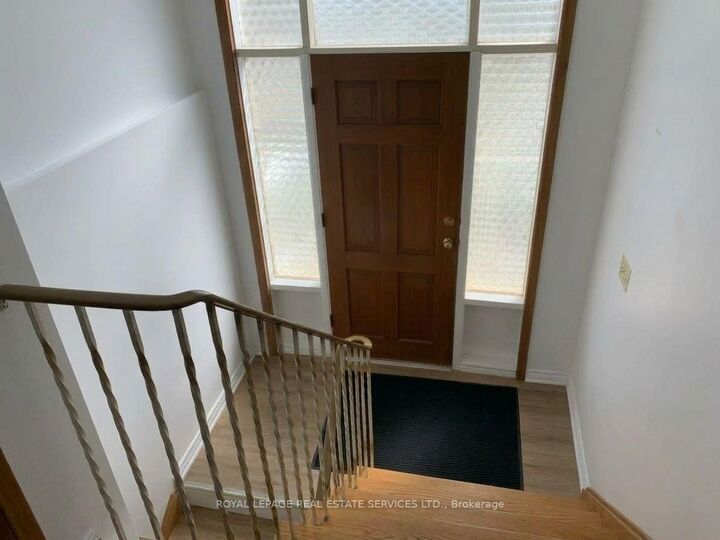 Photo de la propriété:  66 Terryhill Crescent Upper  ON M1S 3X5 