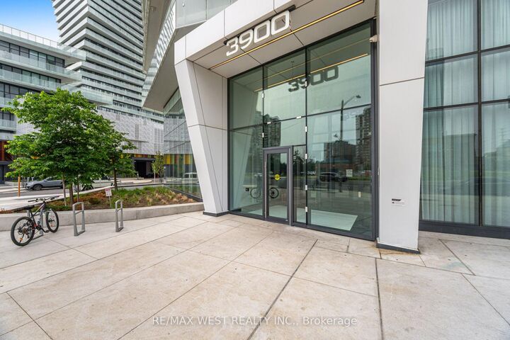 Property Photo:  3900 Confederation Parkway 5104  ON L5B 0M3 