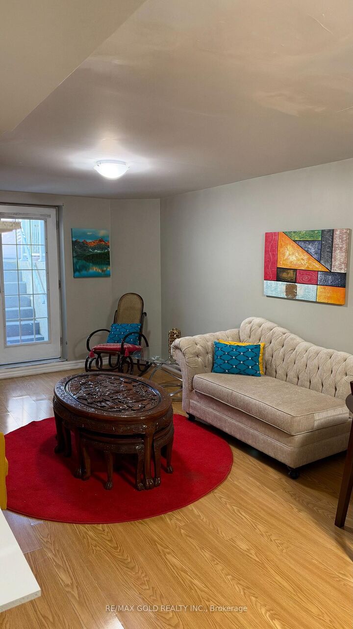 Property Photo: 3815 Althorpe Circle Bsmt ON L5N 7G3