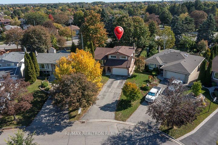 Photo de la propriété:  513 Labrador Drive  ON L1H 7G1 