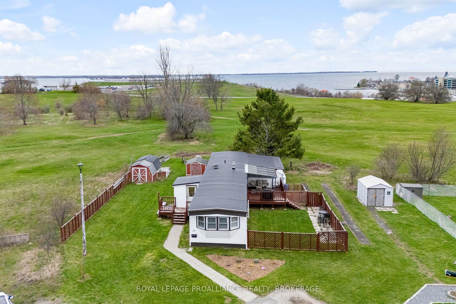 Property Photo:  26 Kapyong Crescent  ON K7K 5T5 