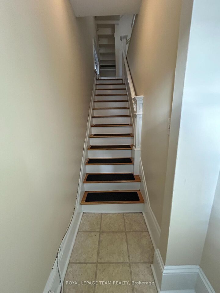Property Photo:  427 Sunnyside Avenue B  ON K1S 0S6 