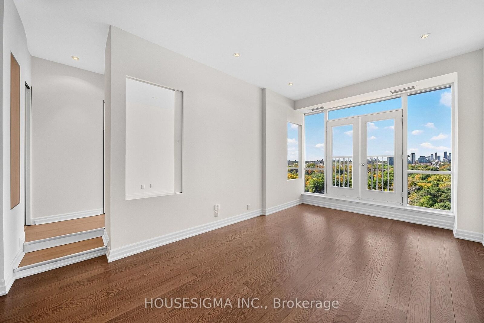 Property Photo:  797 Don Mills Road 804  ON M3C 1V1 