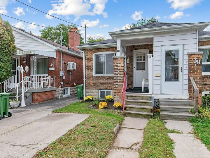 Property Photo:  41 Gowan Avenue  ON M4K 2C8 