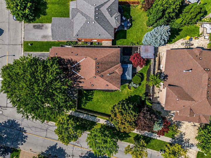 Property Photo:  1 McNeilage Court  ON L1T 3Z5 
