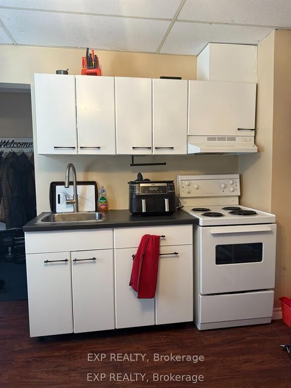 Property Photo:  31 Raymond Street 1  ON L2R 2T3 