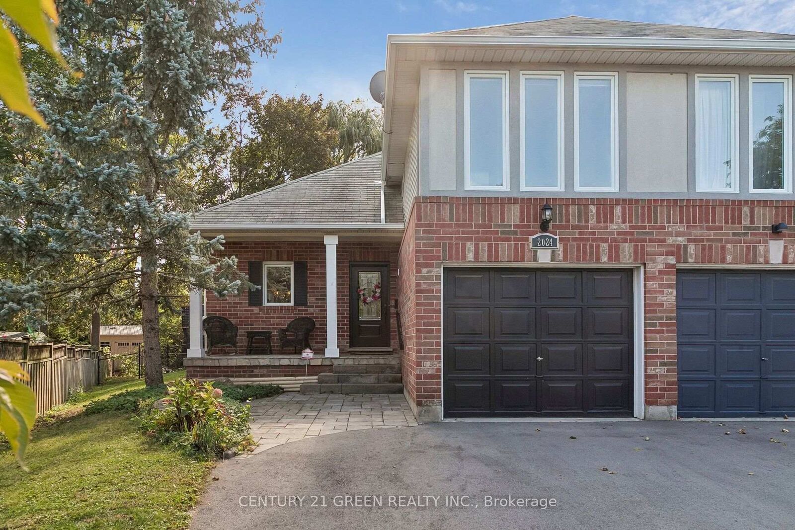 Photo de la propriété:  2024 Grovetree Lane  ON L7R 4V4 