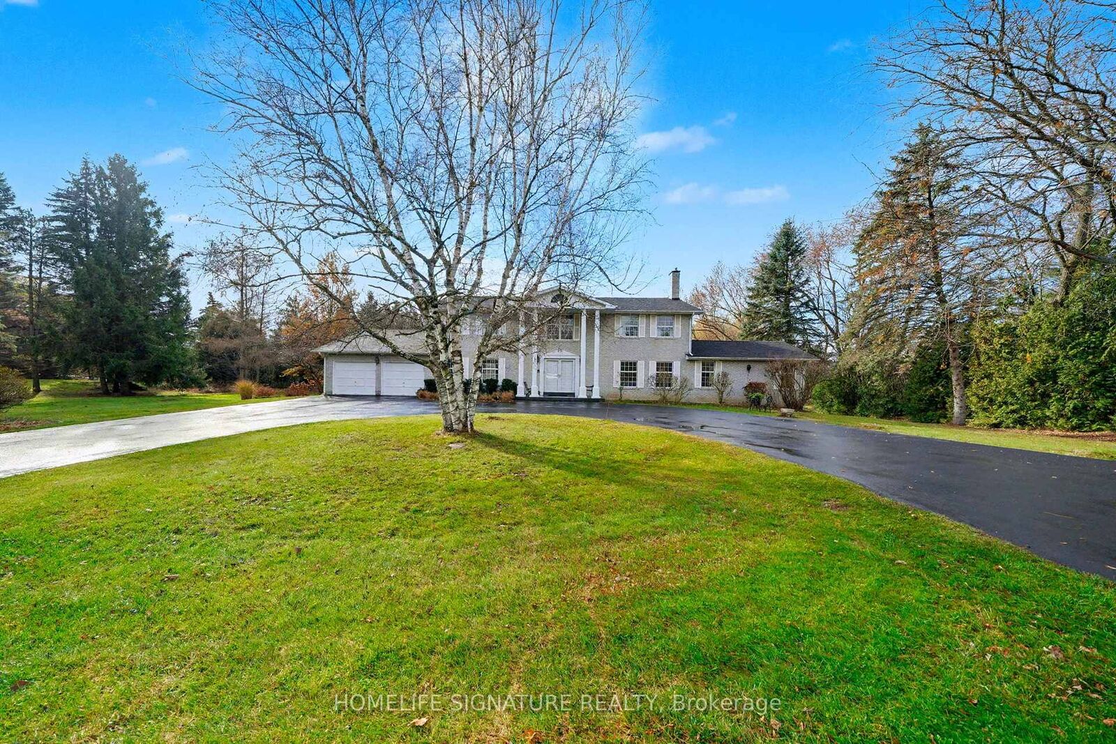 Property Photo:  