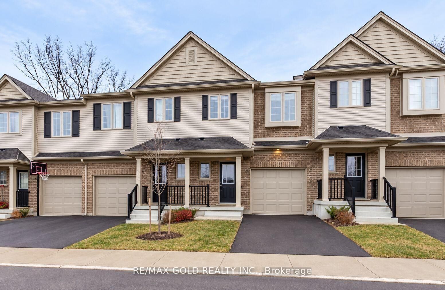 Property Photo: 50 Pinnacle Drive 35 ON N2P 0H8