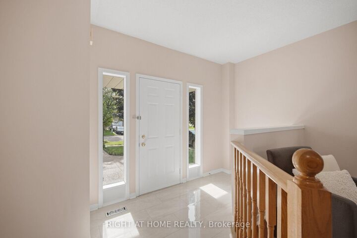 Property Photo:  975 Mantle Crescent  ON L5V 2G3 